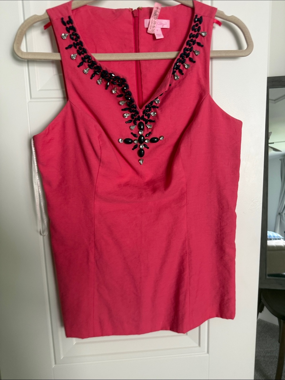 EUC Lilly Pulitzer Size 6 Sleeveless Hot Pink Embellished V-Neck Women's Top